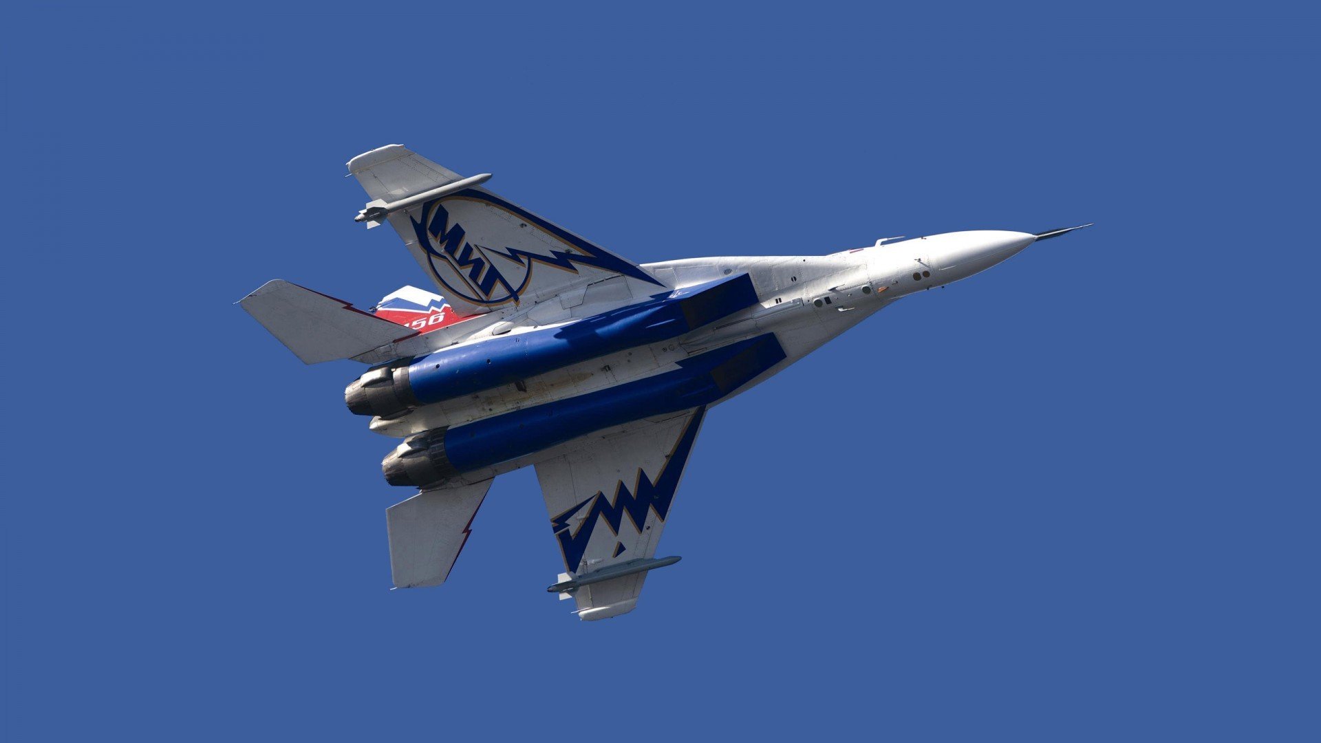 全球足球界将目光聚焦在冠军杯赛事上,足球世界冠军名单