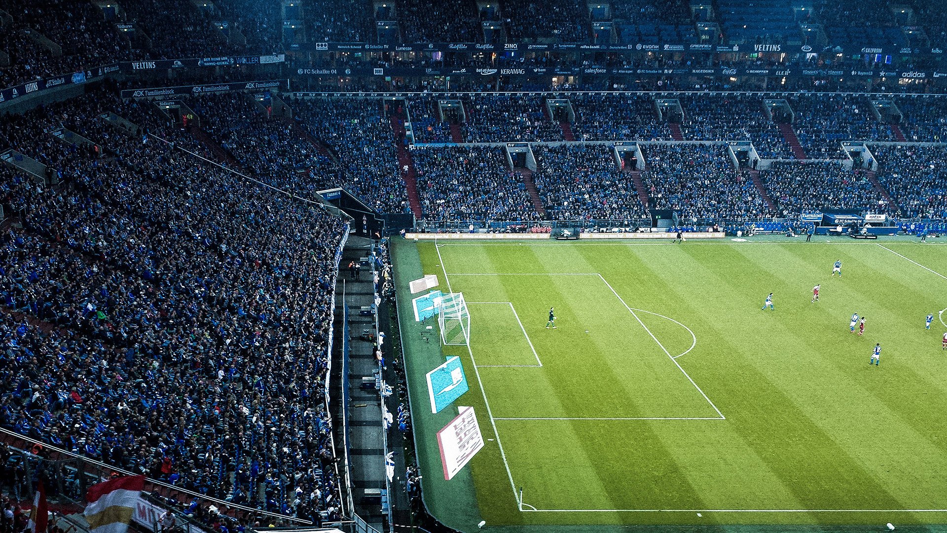 【现场疯狂】球迷狂欢夜带动比赛氛围极致,球迷欢呼视频